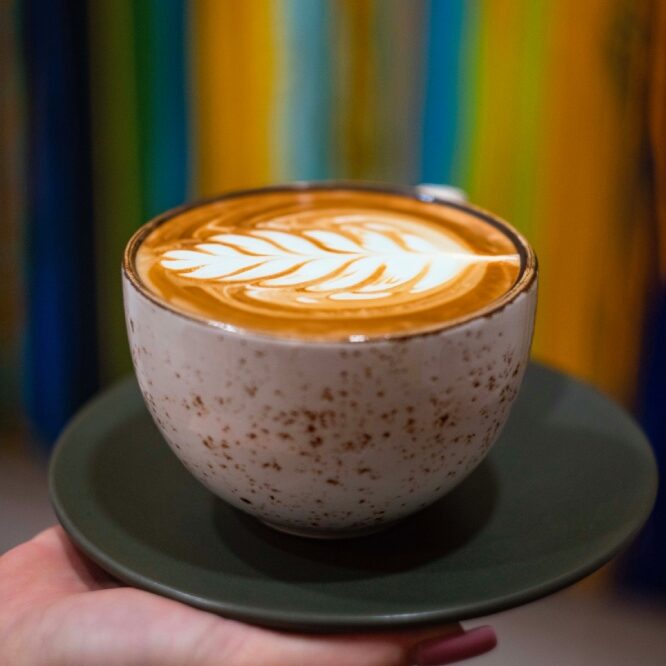 goldstruck coffee cup with a stylish leaf design